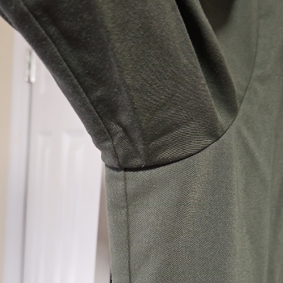 Figs Olive Scrub Jacket - Picture 3 of 11